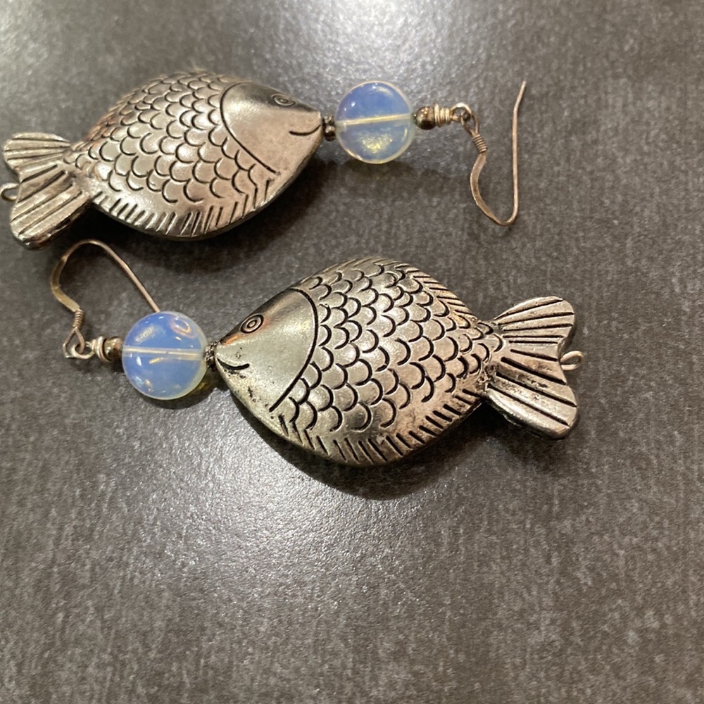 SLIVER FISH 🐠 EARRINGS - Picture 3 of 5